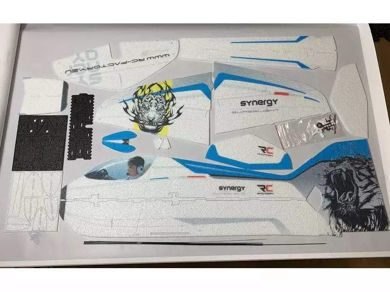 RC-Factory Shockflyer Synergy F3P, 845 mm, Gold, Bausatz 2 RC-Factory Shockflyer Synergy F3P, 845 mm, Gold, Bausatz – Bild 2